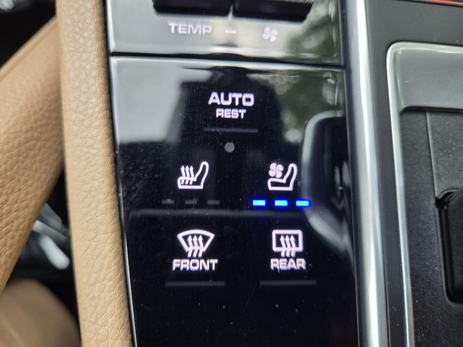Used 2020  Porsche Base image 33