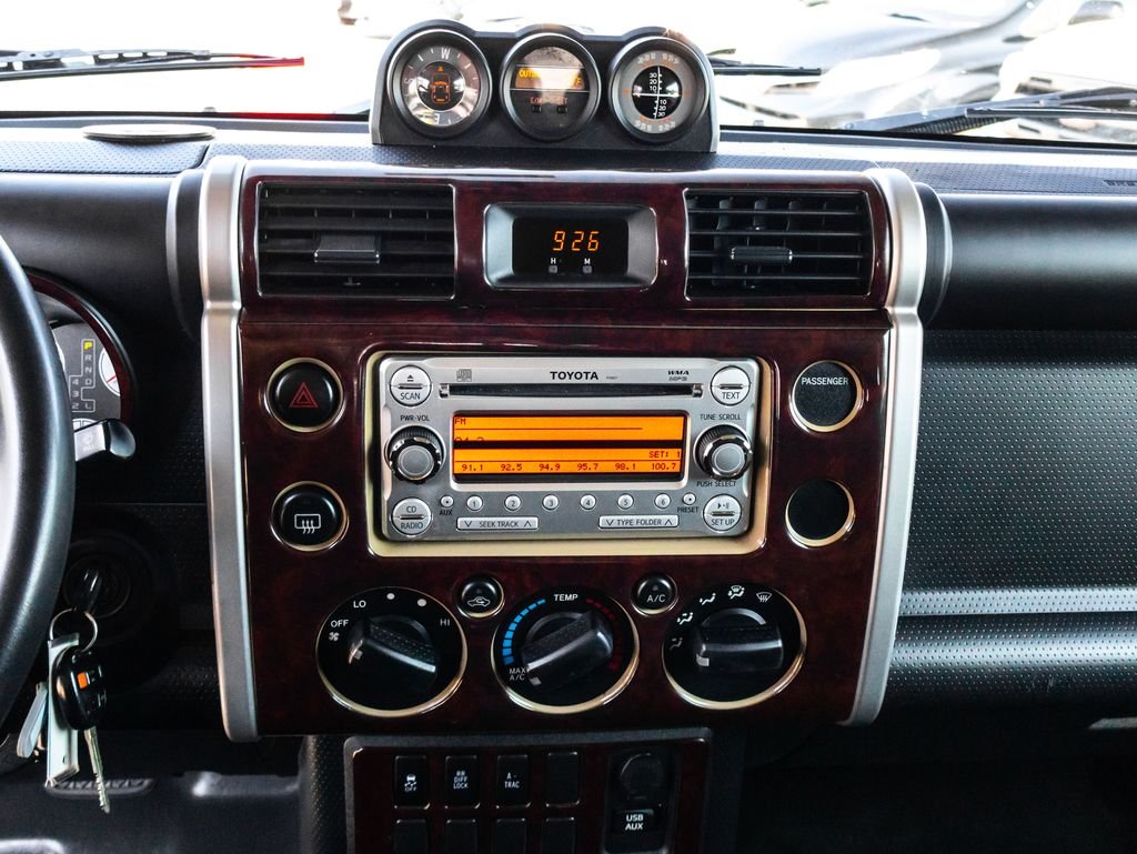 Used 2012  Toyota Base image 41