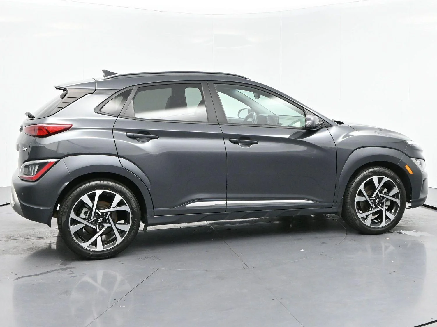 Used 2022 Thunder Gray Hyundai Limited image 8