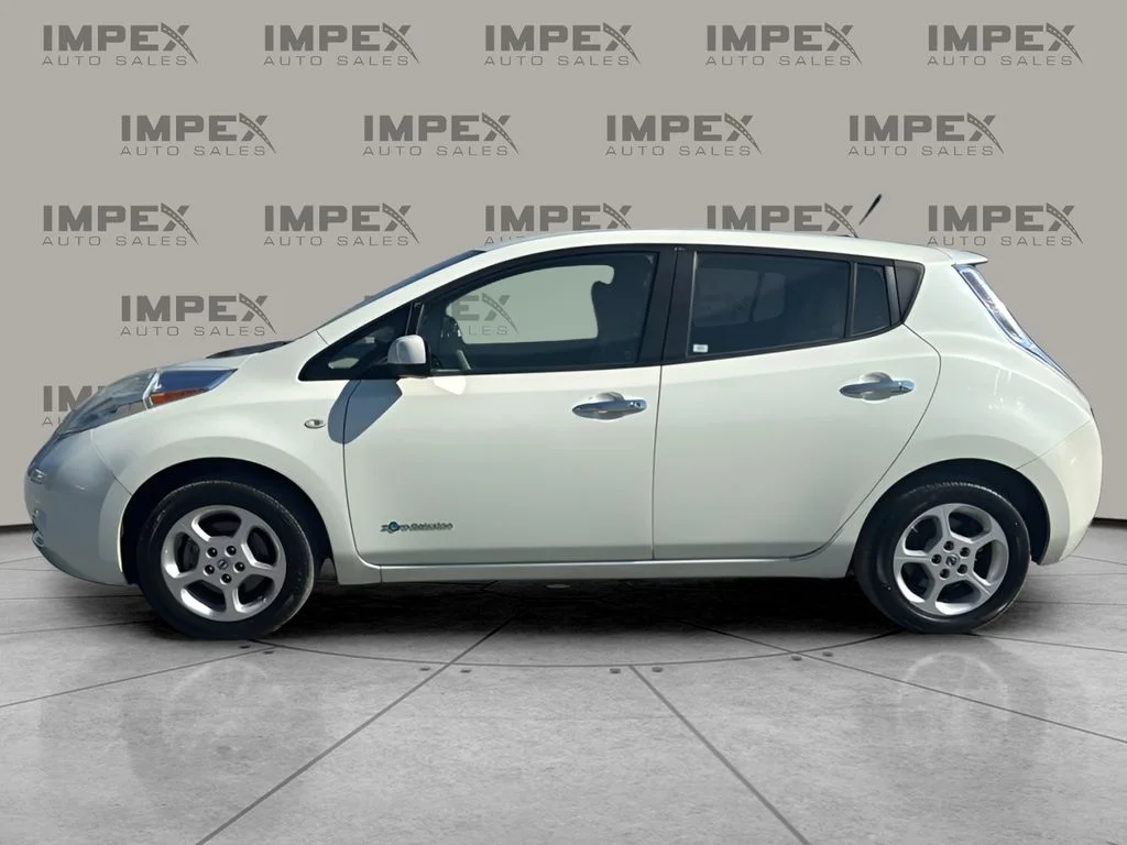 Used 2012 White Nissan SV image 2
