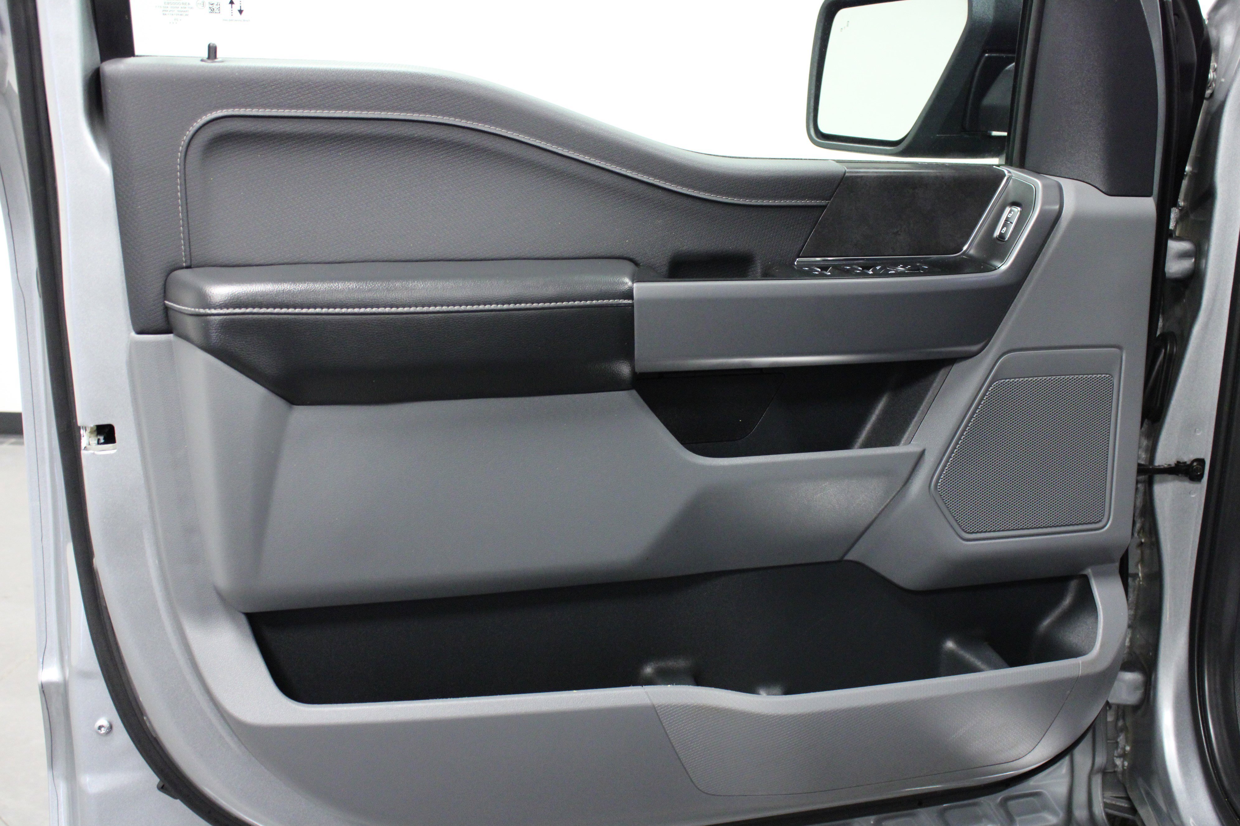Used 2025 Iconic Silver Metallic Ford XLT image 11