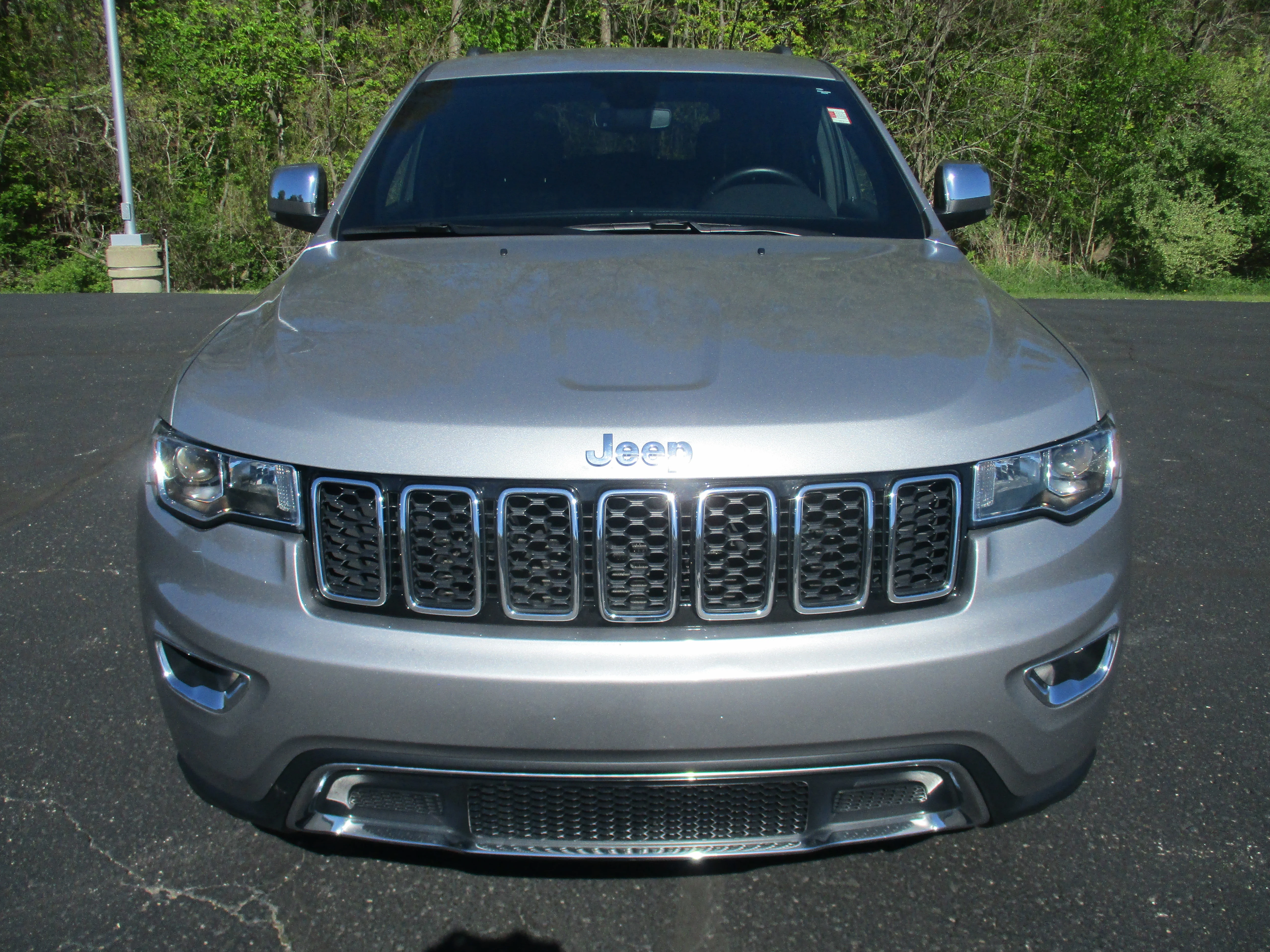 Used 2019 Billet Silver Metallic Clearcoat Jeep Limited image 5