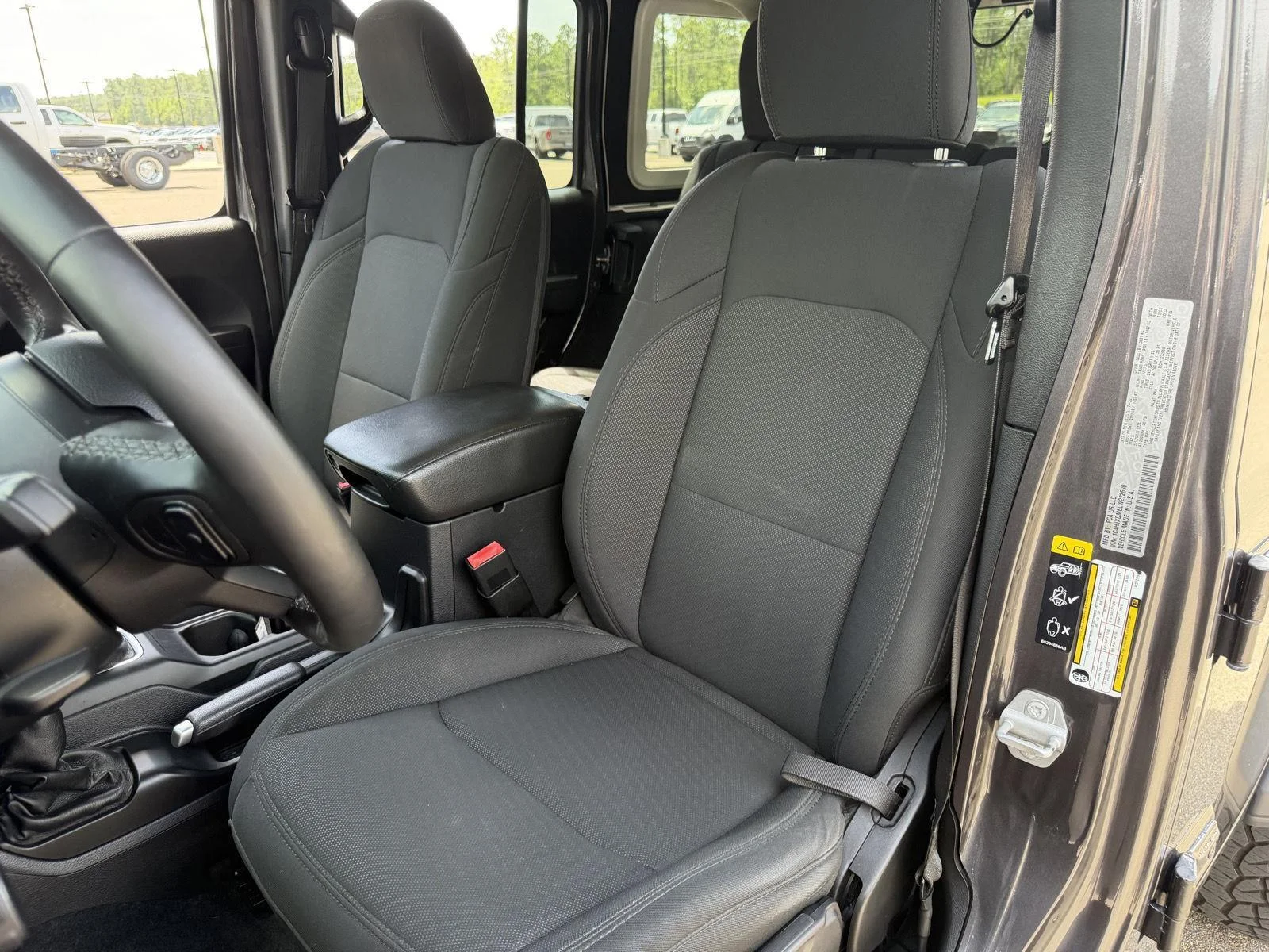 Used 2020 Granite Crystal Metallic Clearcoat Jeep Sport S image 17