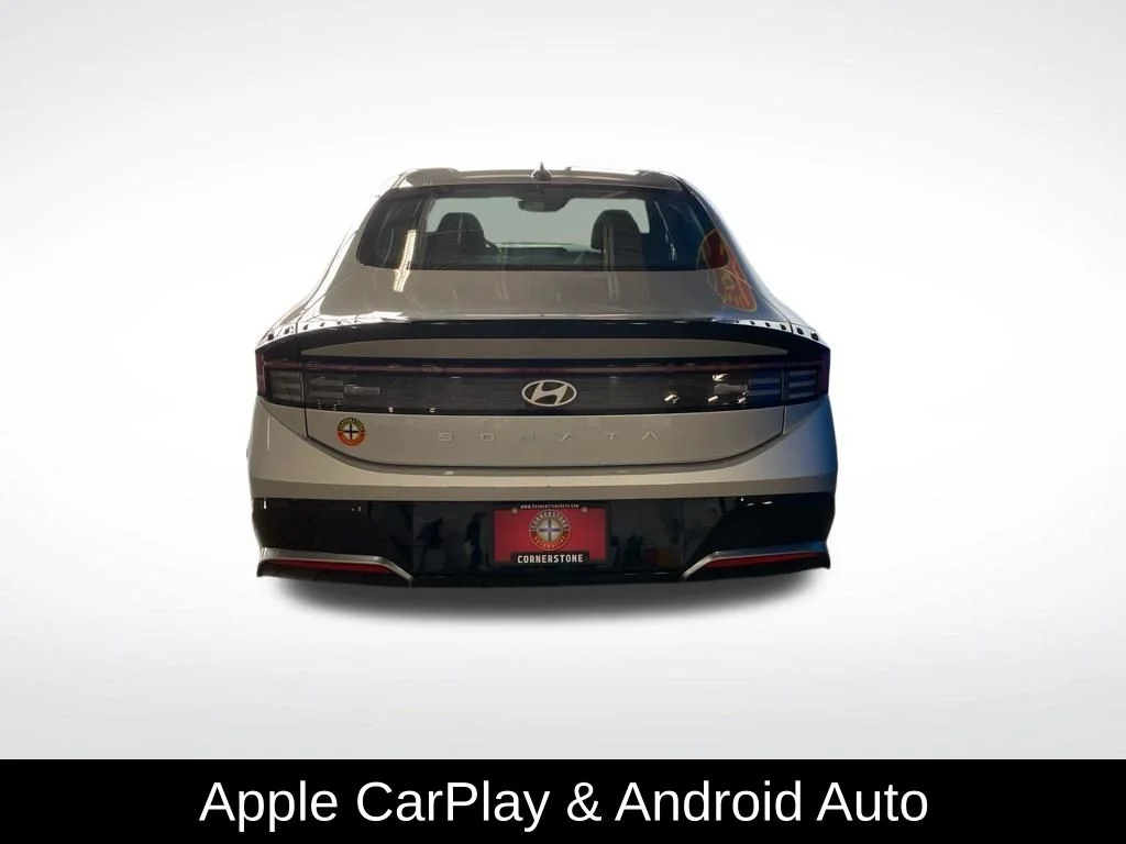 Used 2025 Silver Hyundai SEL image 18
