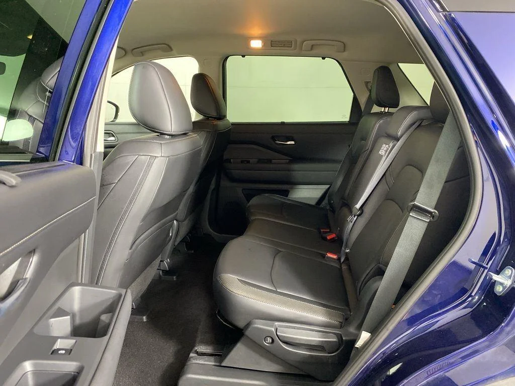 Used 2025 Deep Ocean Blue Nissan SL image 10