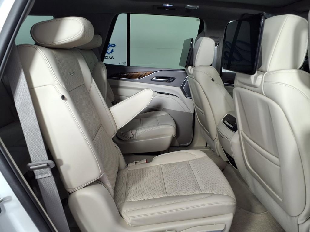 Used 2022 Crystal White Tricoat Cadillac Premium Luxury Platinum image 11