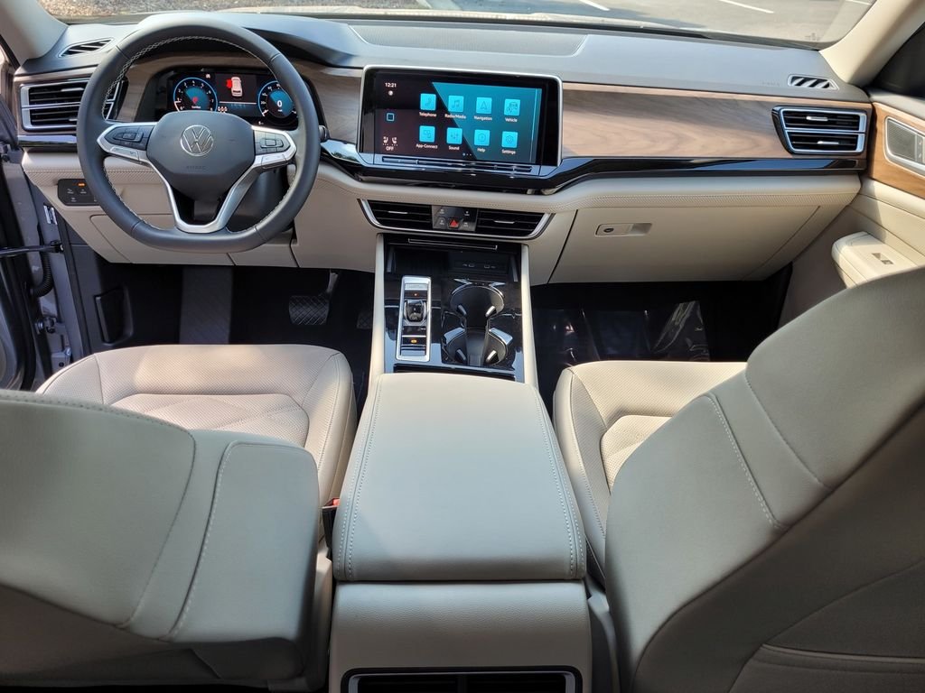 New 2026 Silver Volkswagen 2.0T SE w/Technology image 16