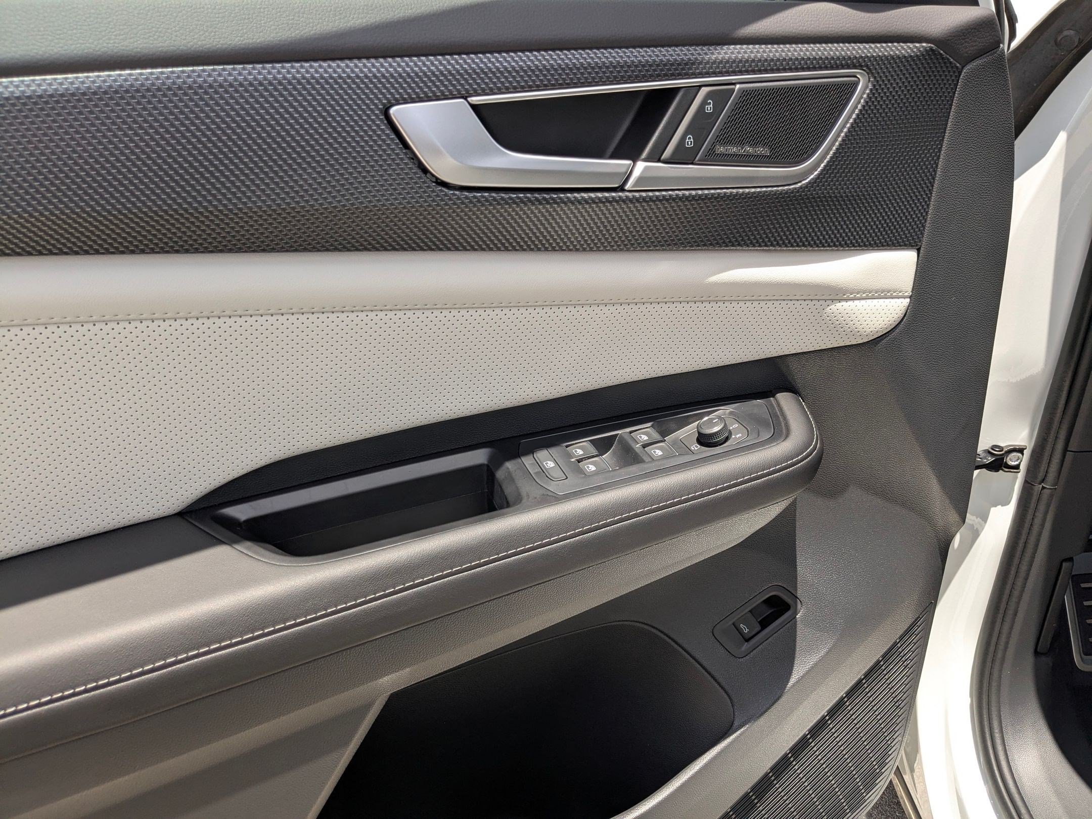New 2026 White Volkswagen 2.0T SEL Premium R-Line image 7