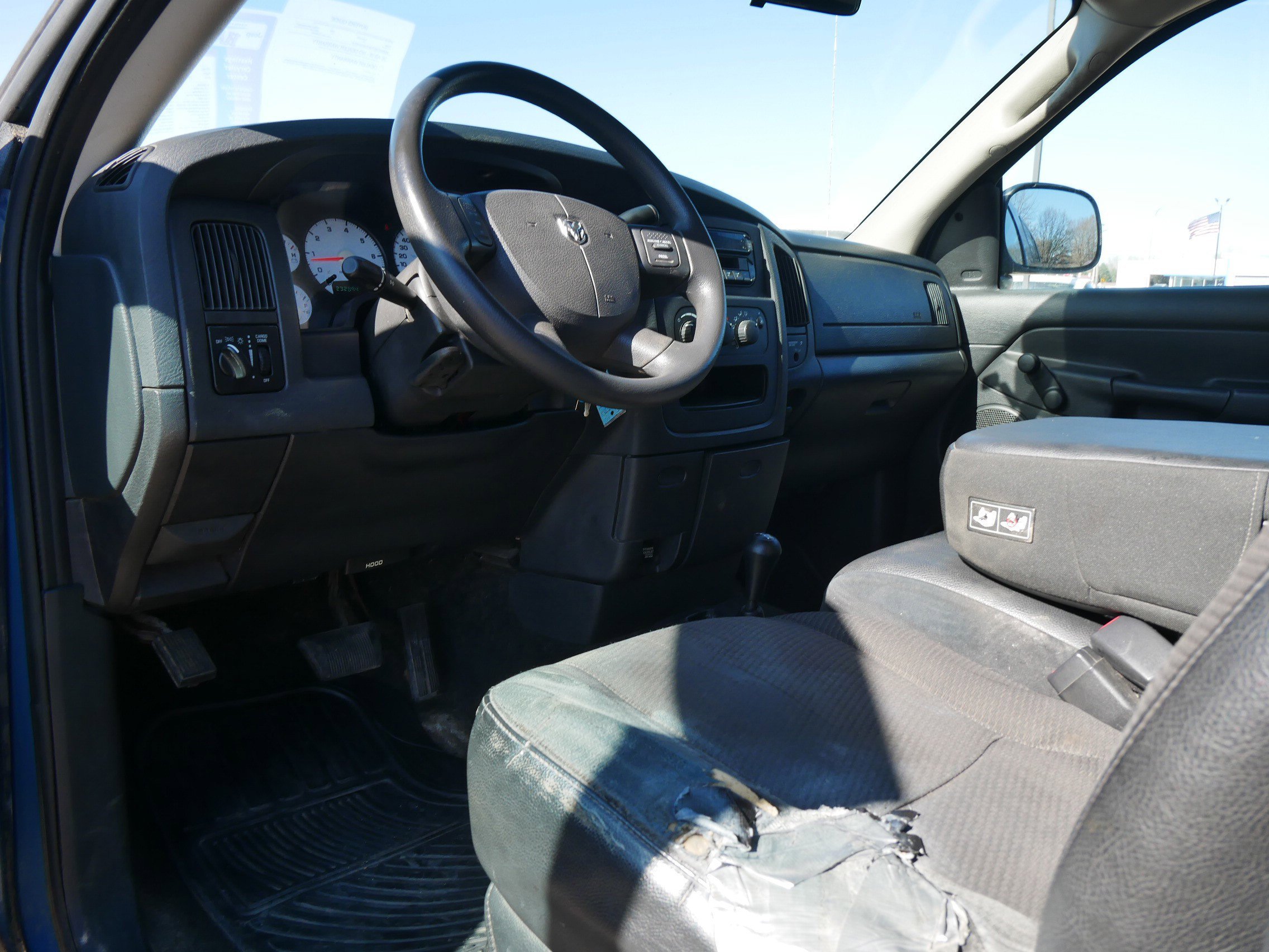 Used 2005 Blue Dodge  image 24