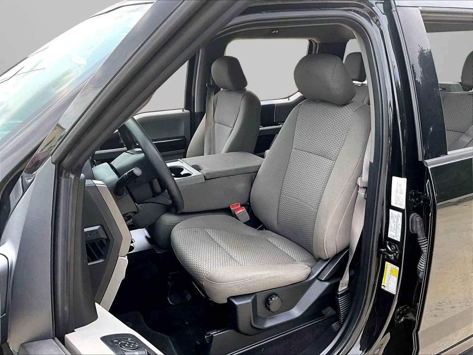 Used 2018 Black Ford XLT image 25