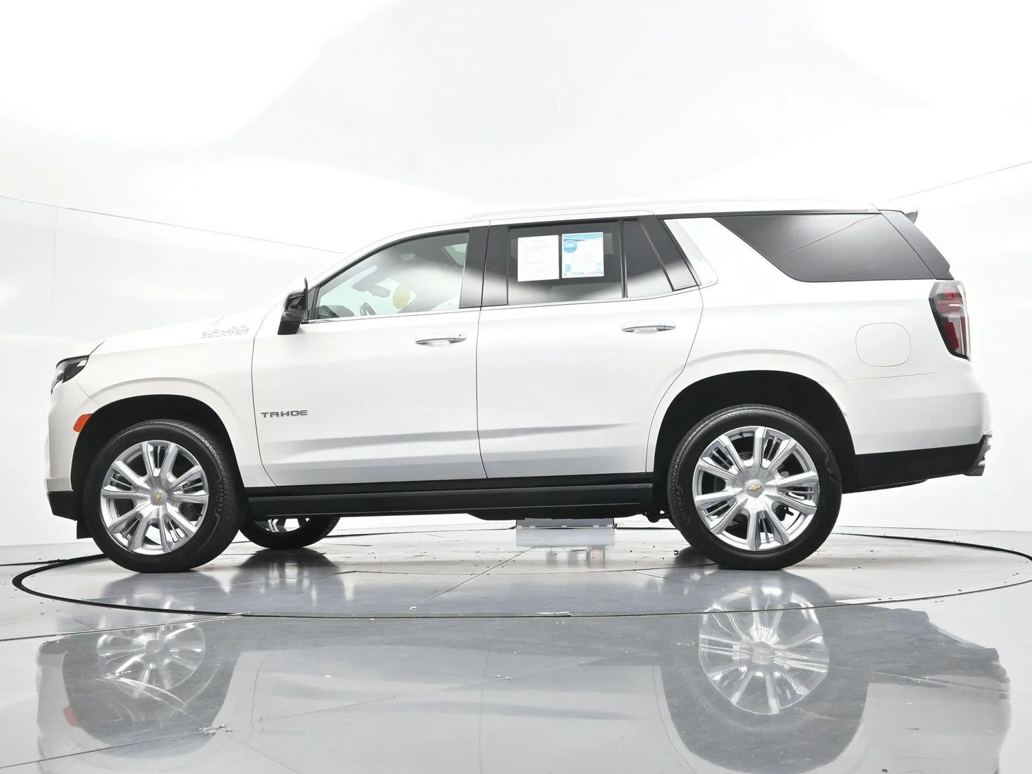 Used 2021 IRIDESCENT PEARL TRICOAT Chevrolet High Country image 49