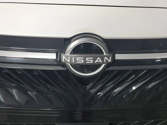 New 2026 Aspen White TriCoat / Super Black Two-tone Nissan SR image 10