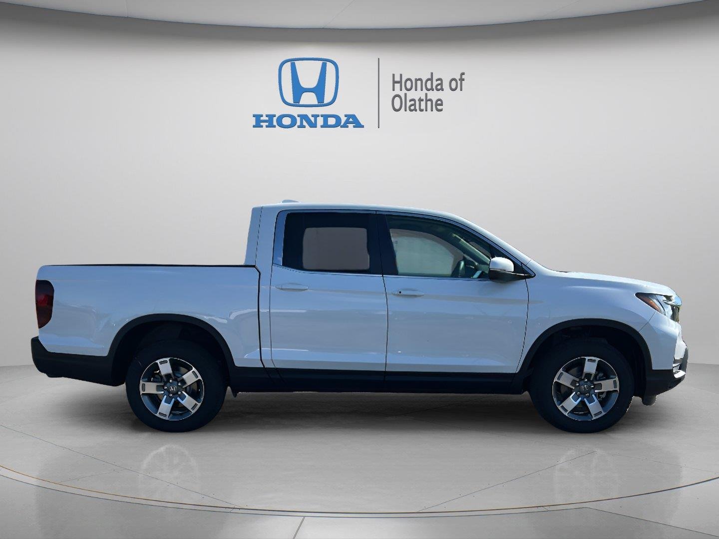 New 2026 Platinum White Pearl Honda RTL image 2