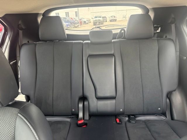 Used 2025  Mitsubishi SE image 25