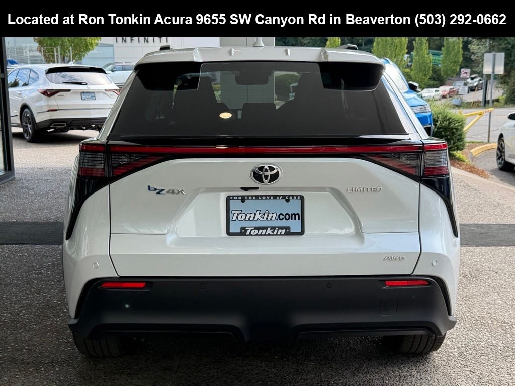 Used 2023 Wind Chill Pearl w/Black Roof Toyota Limited image 6