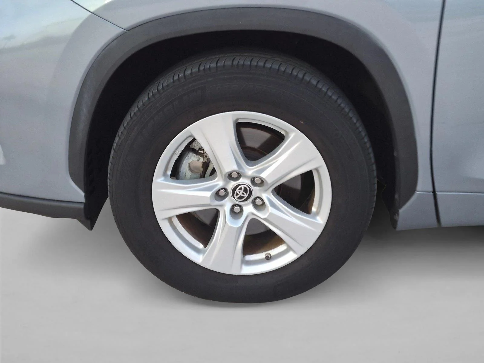 Used 2023 Moon Dust Toyota LE image 9