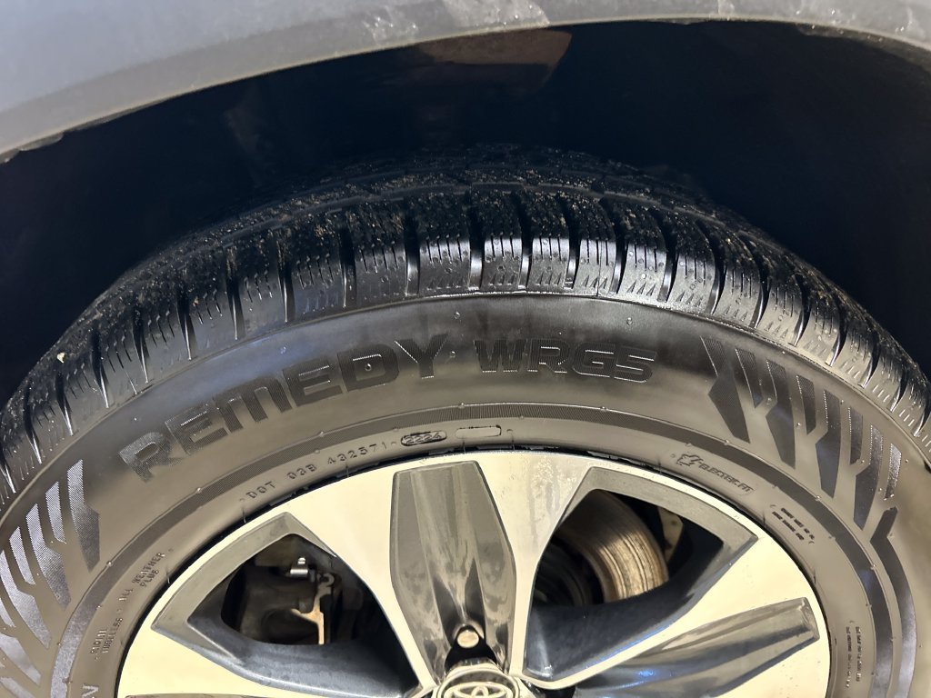Used 2021  Toyota XLE image 11