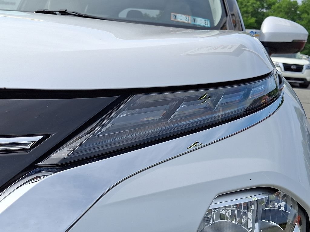 Used 2025  Mitsubishi SE image 7