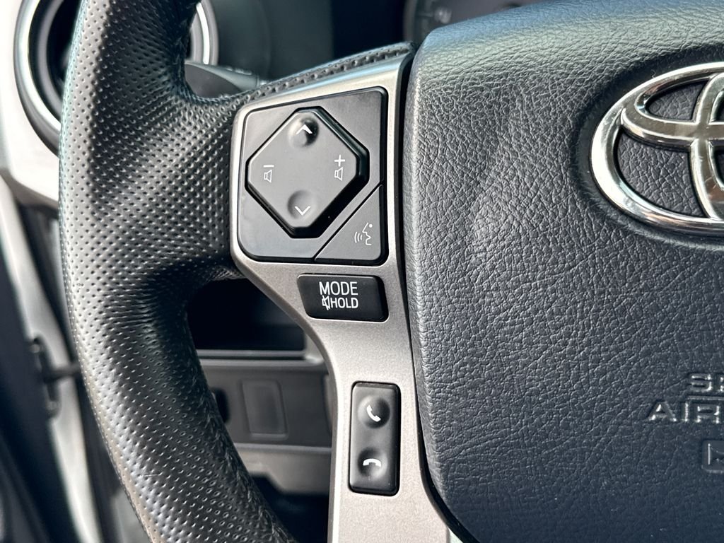 Used 2016 White Toyota SR5 image 15