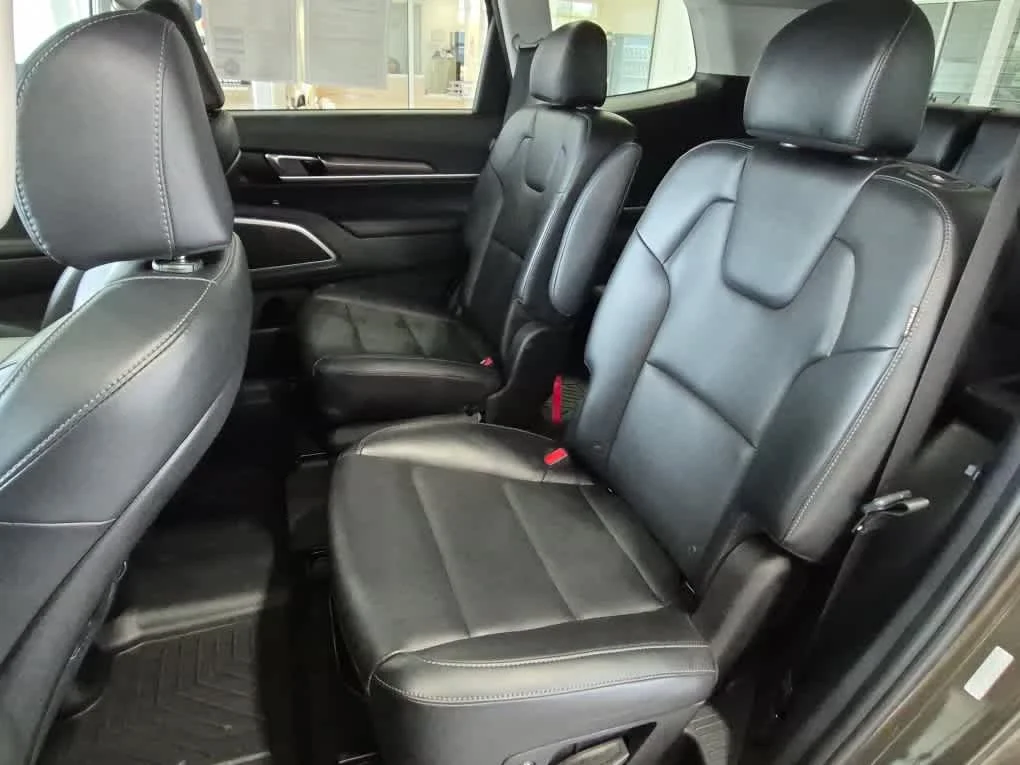 Used 2024 Dark Moss Kia S image 8