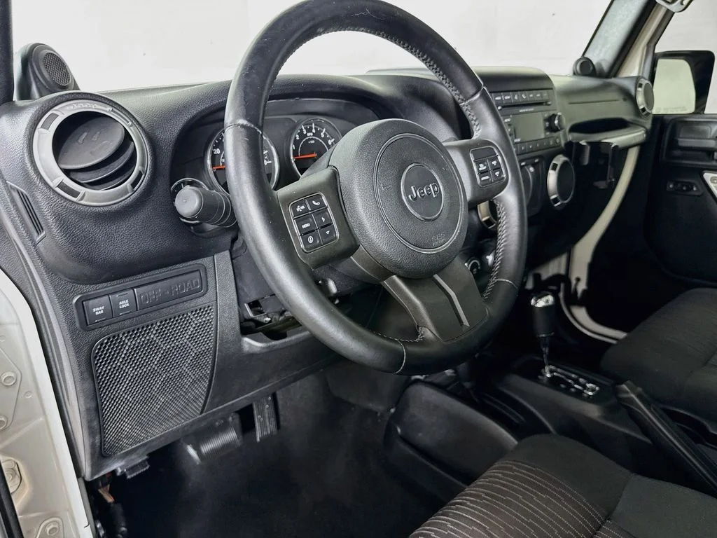 Used 2012 White Jeep Rubicon image 10