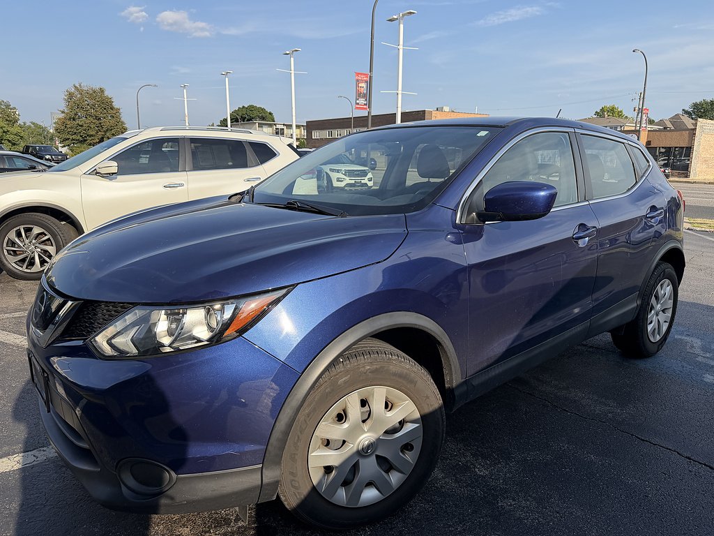 Used 2019 Caspian Blue Metallic Nissan S image 29