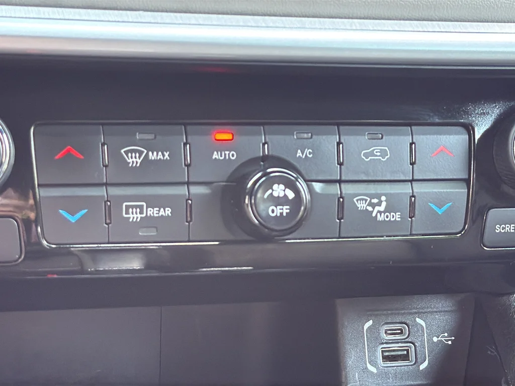 2025 Jeep Compass Limited - Photo 17