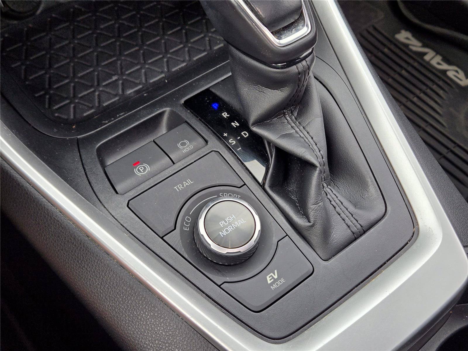 2020 Toyota RAV4 XSE - Photo 30