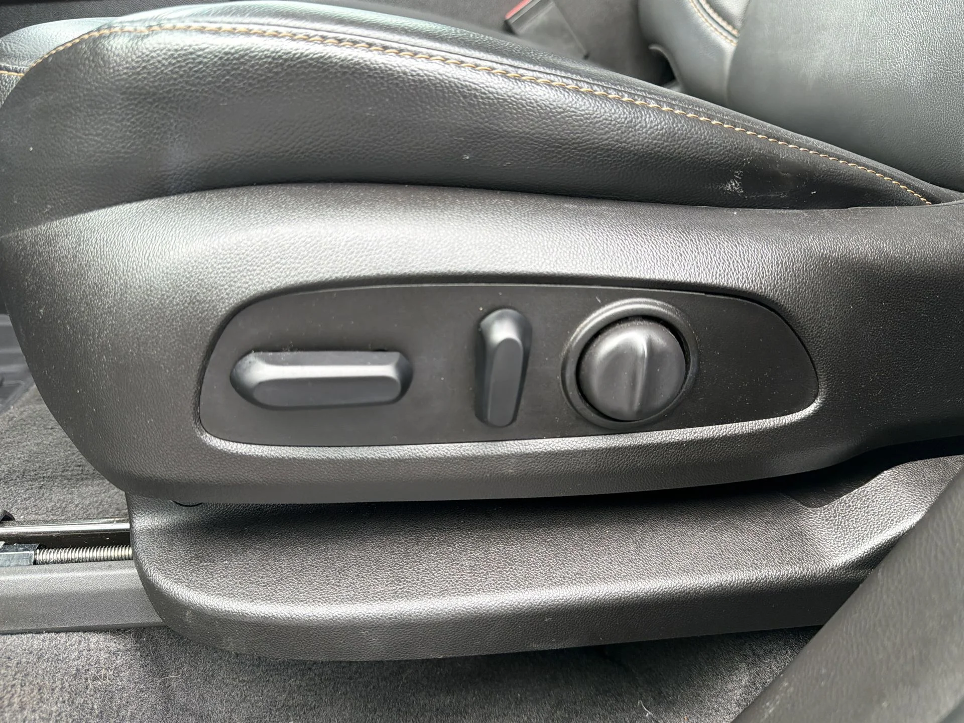 Certified Used 2019 Silver Ice Metallic Chevrolet 3LT image 19