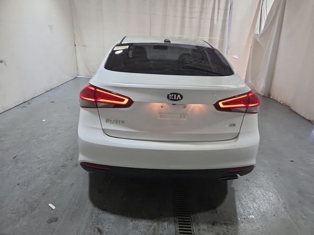 Used 2017 White Kia EX image 5