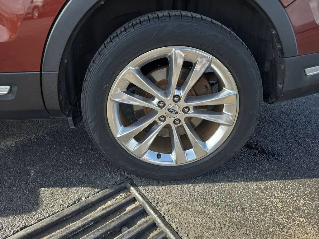 Used 2018 Red Ford Limited image 39