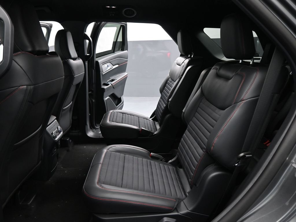 New 2026 Carbonized Gray Metallic Ford ST-Line image 18