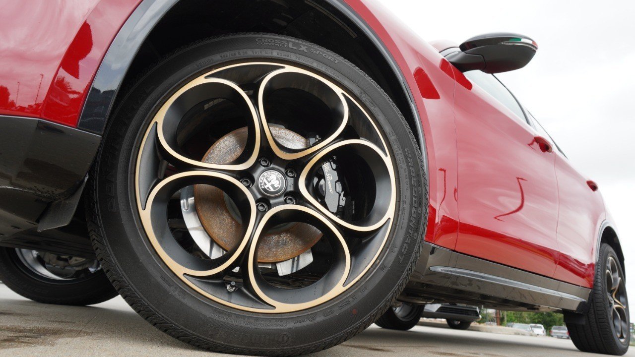 Used 2025 Red Alfa Romeo Intensa image 11