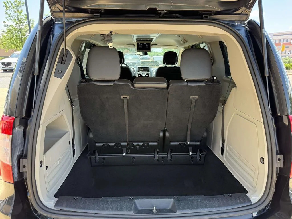 2015 Chrysler Town & Country Touring - Photo 34