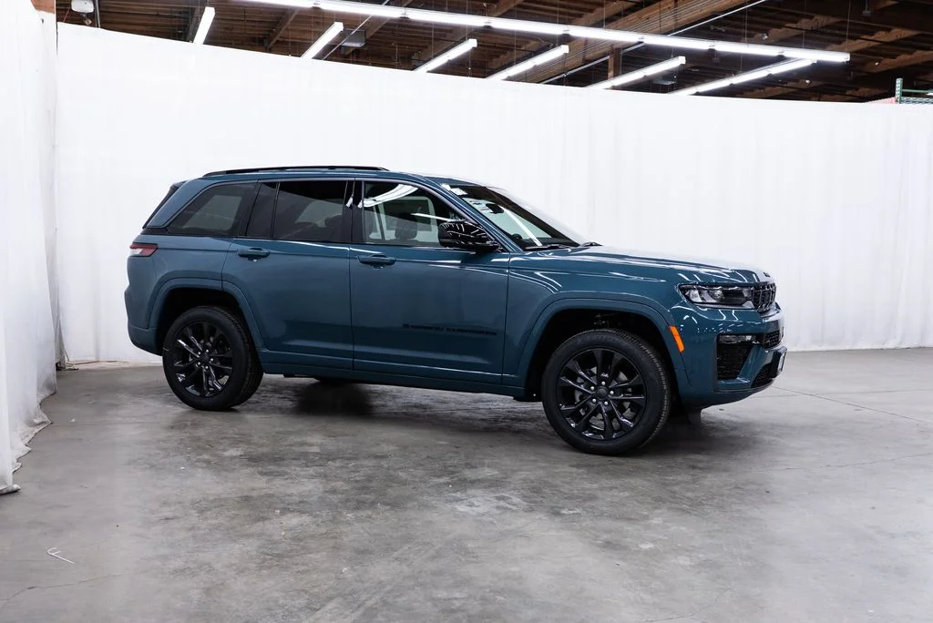 2026 Jeep Grand Cherokee Limited Reserve 4x4's photo
