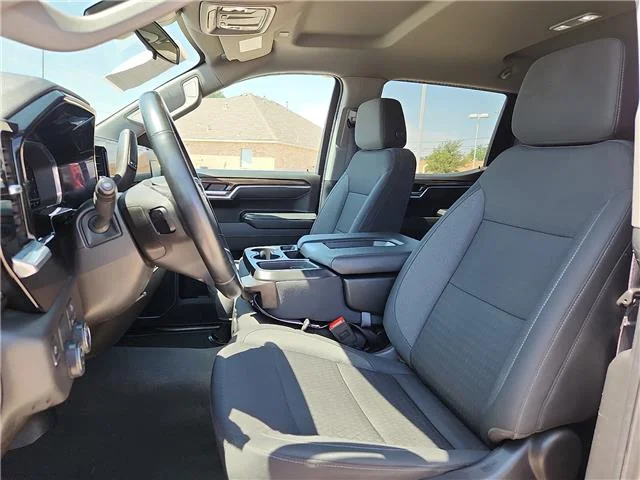 Used 2025 Summit White Chevrolet LT w/1LT 4x2 Crew Cab 5.75 ft. box 147.4 in. WB image 12