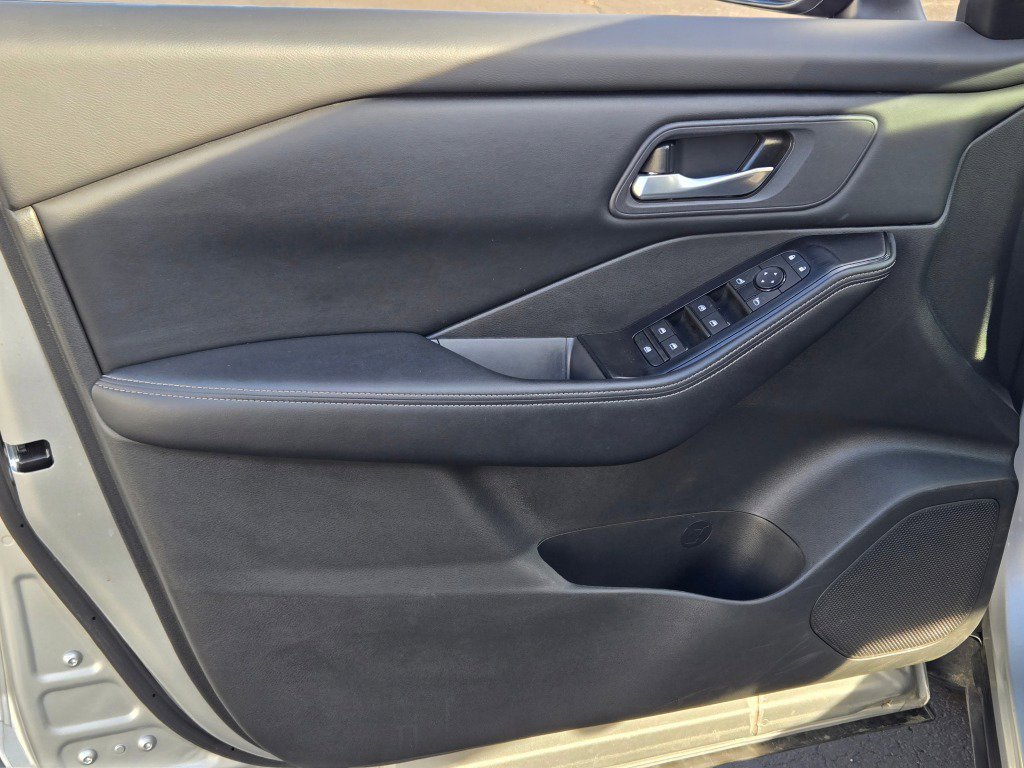 2025 Nissan Rogue SV - Photo 19