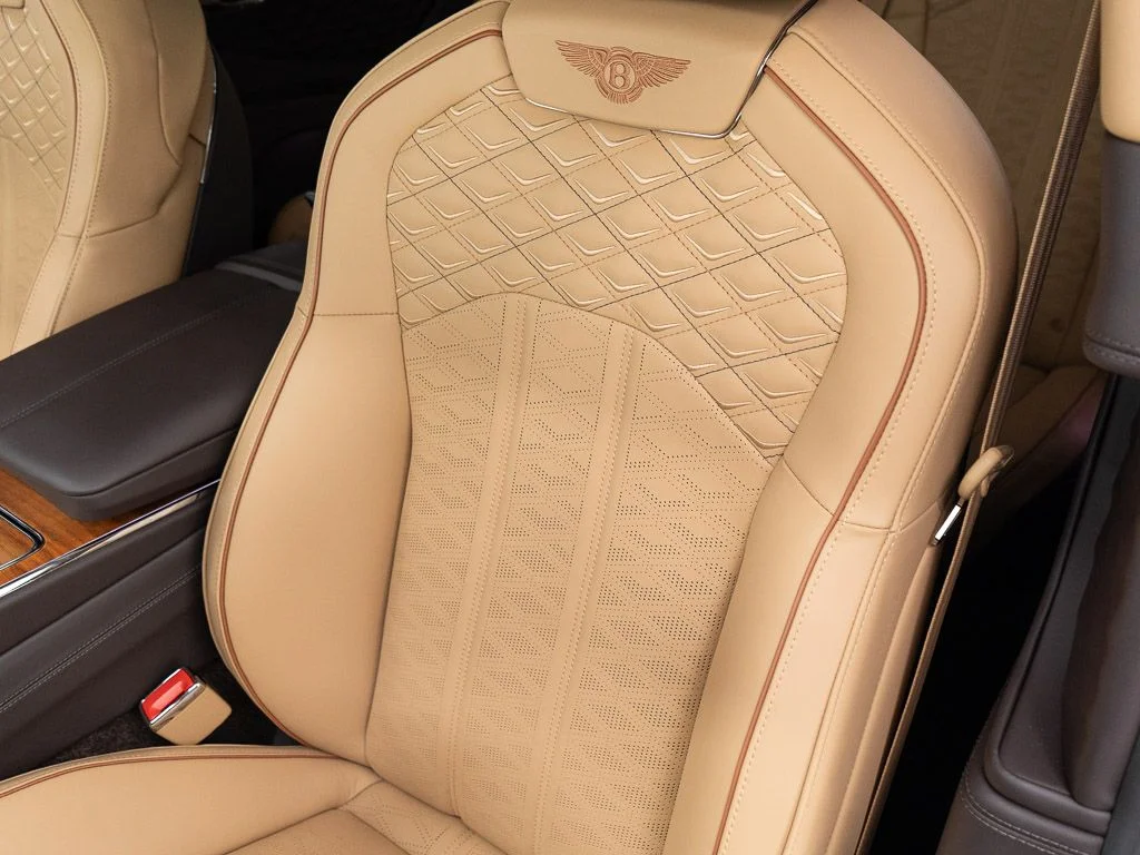 Used 2025 White Sand - by Mulliner Bentley Mulliner image 18