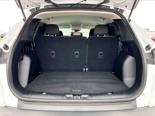 Used 2022 Oxford White Ford SE image 30
