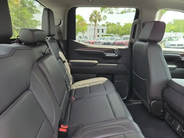 Used 2024 White GMC SLT image 28