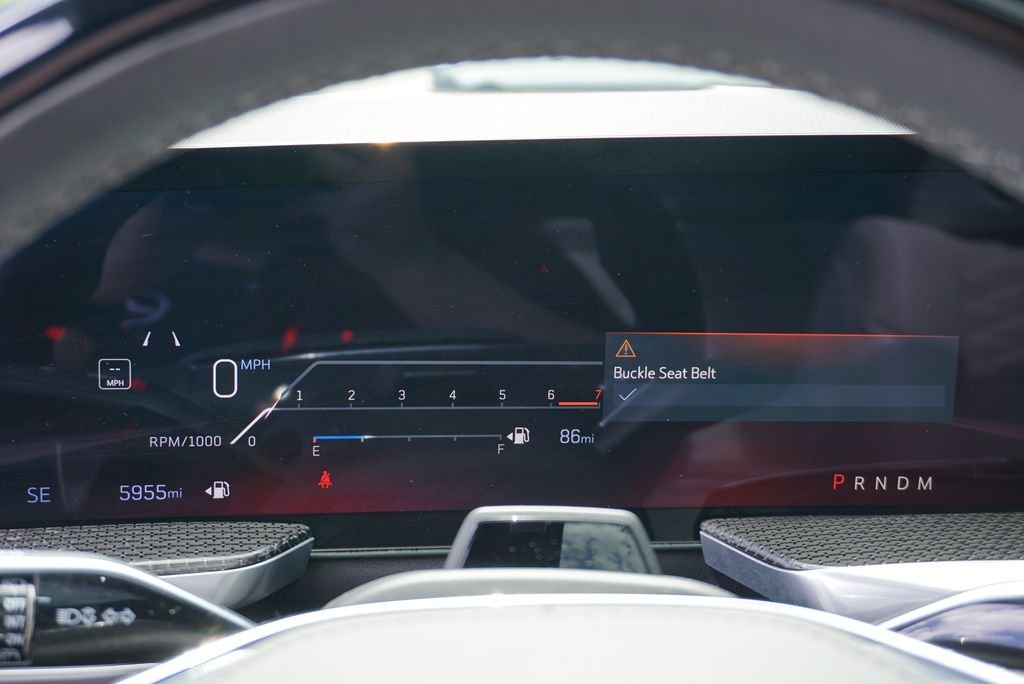 Used 2025 Crystal White Cadillac V-Series image 29