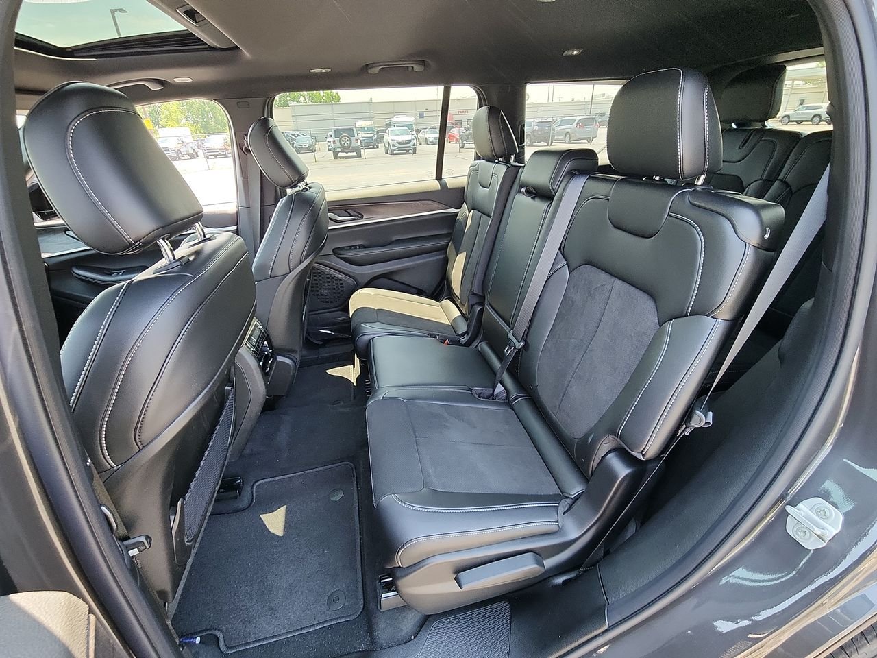New 2026 Baltic Gray Metallic Clear-Coat Exterior Paint Jeep Altitude image 23