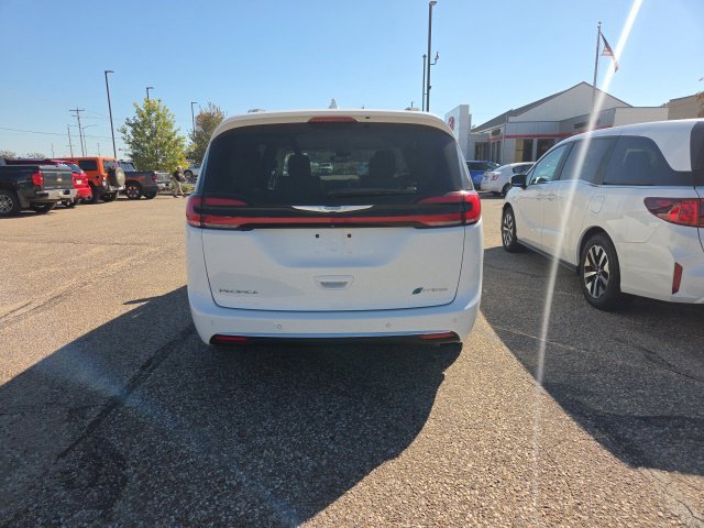 Used 2021 White Chrysler Touring L image 2