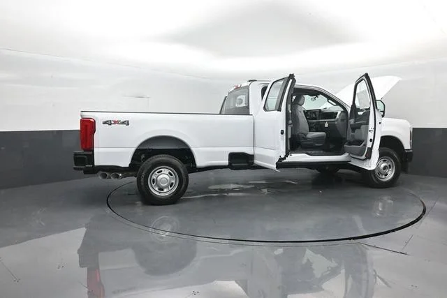 New 2026 Oxford White Ford F-350® XL image 30