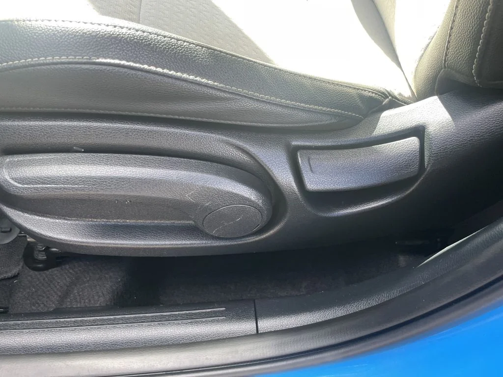Used 2024 Surf Blue w/Black Roof Kia GT-Line image 17