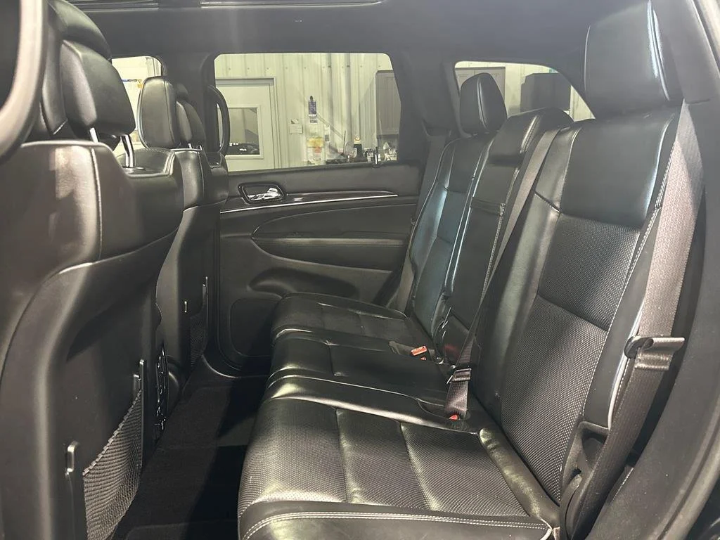 Used 2020 Diamond Black Crystal Pearlcoat Jeep Overland image 27