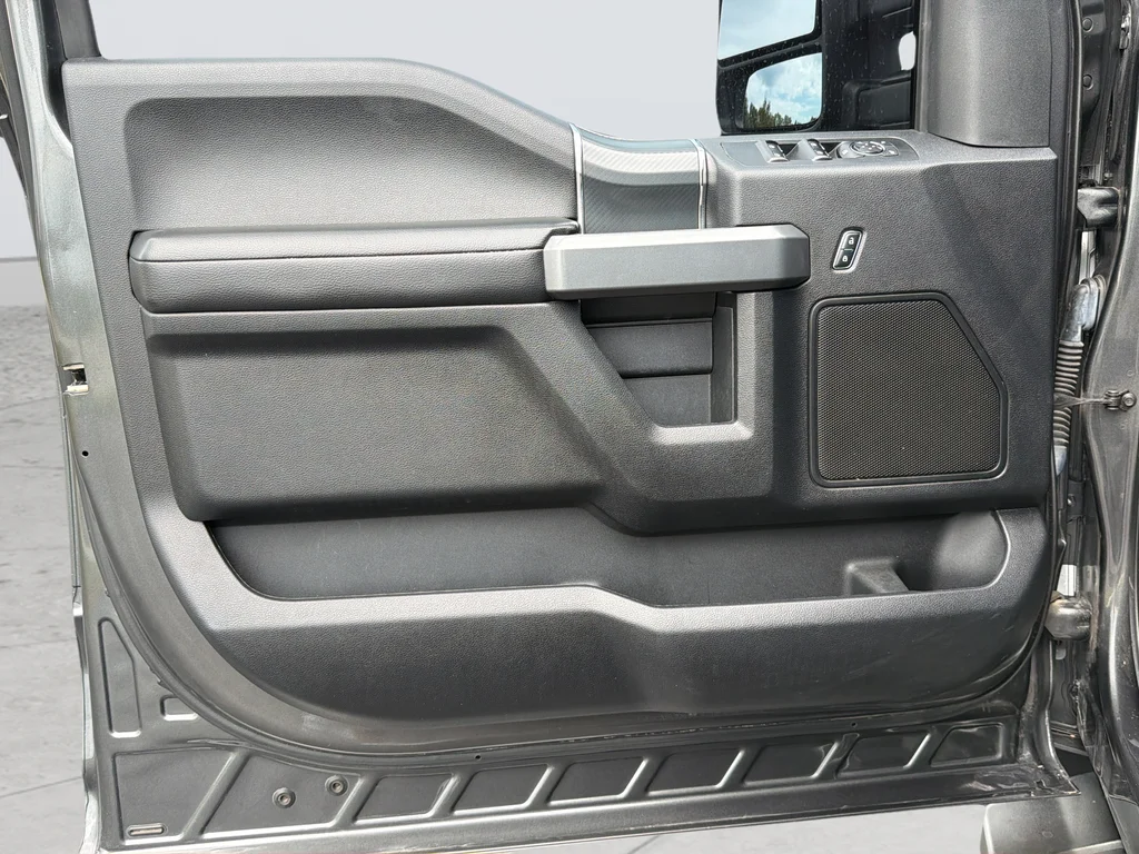 Used 2018 Gray Ford XLT image 39