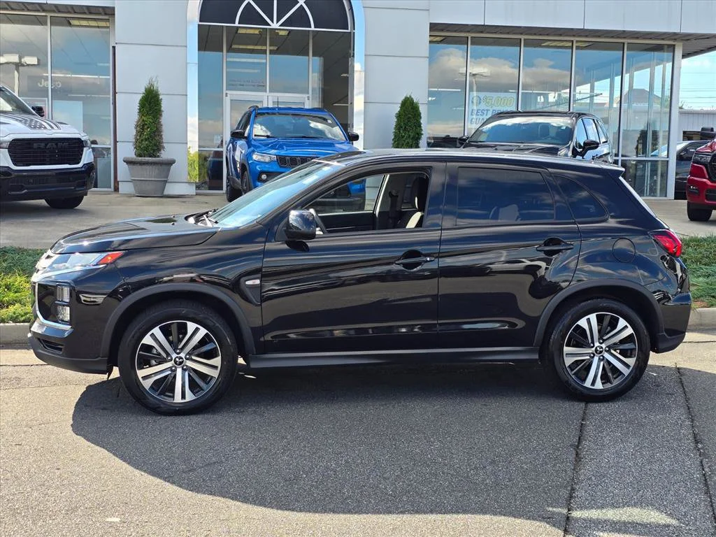 Used 2025 Black Mitsubishi 2.0 SE image 23