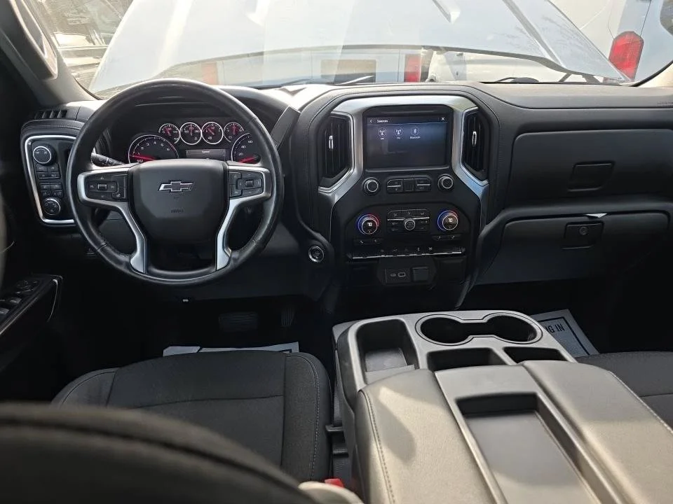 Used 2019 Silver Chevrolet RST image 3