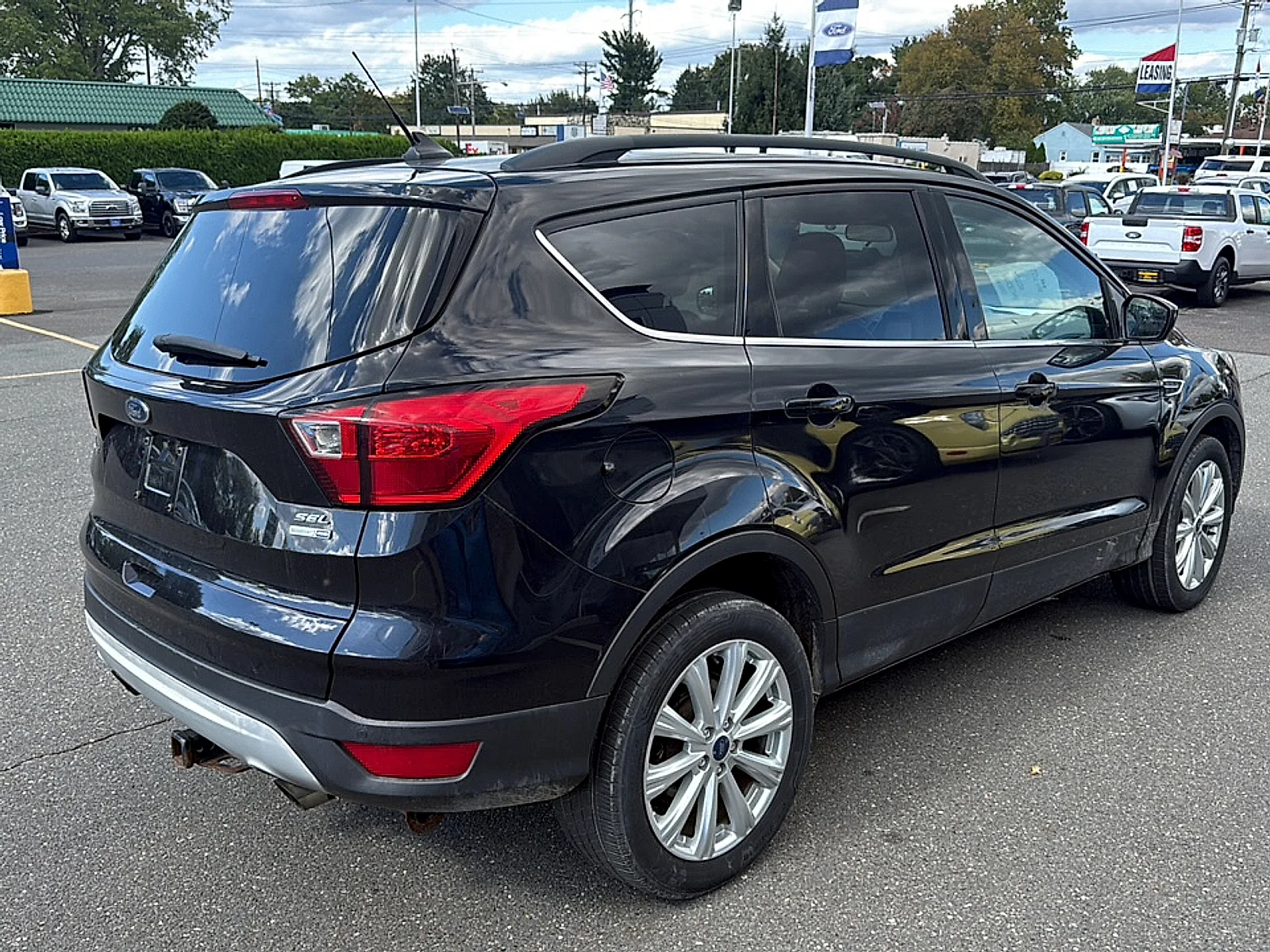 Used 2019 Agate Black Metallic Ford SEL image 3